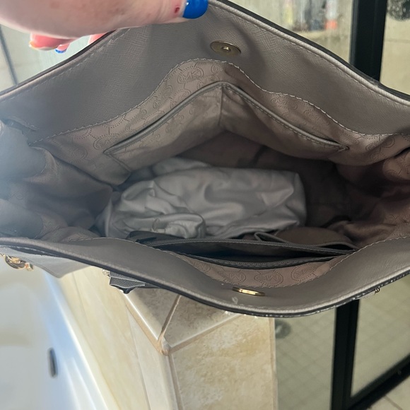 Michael Kors Hamilton Tote - Picture 2 of 8